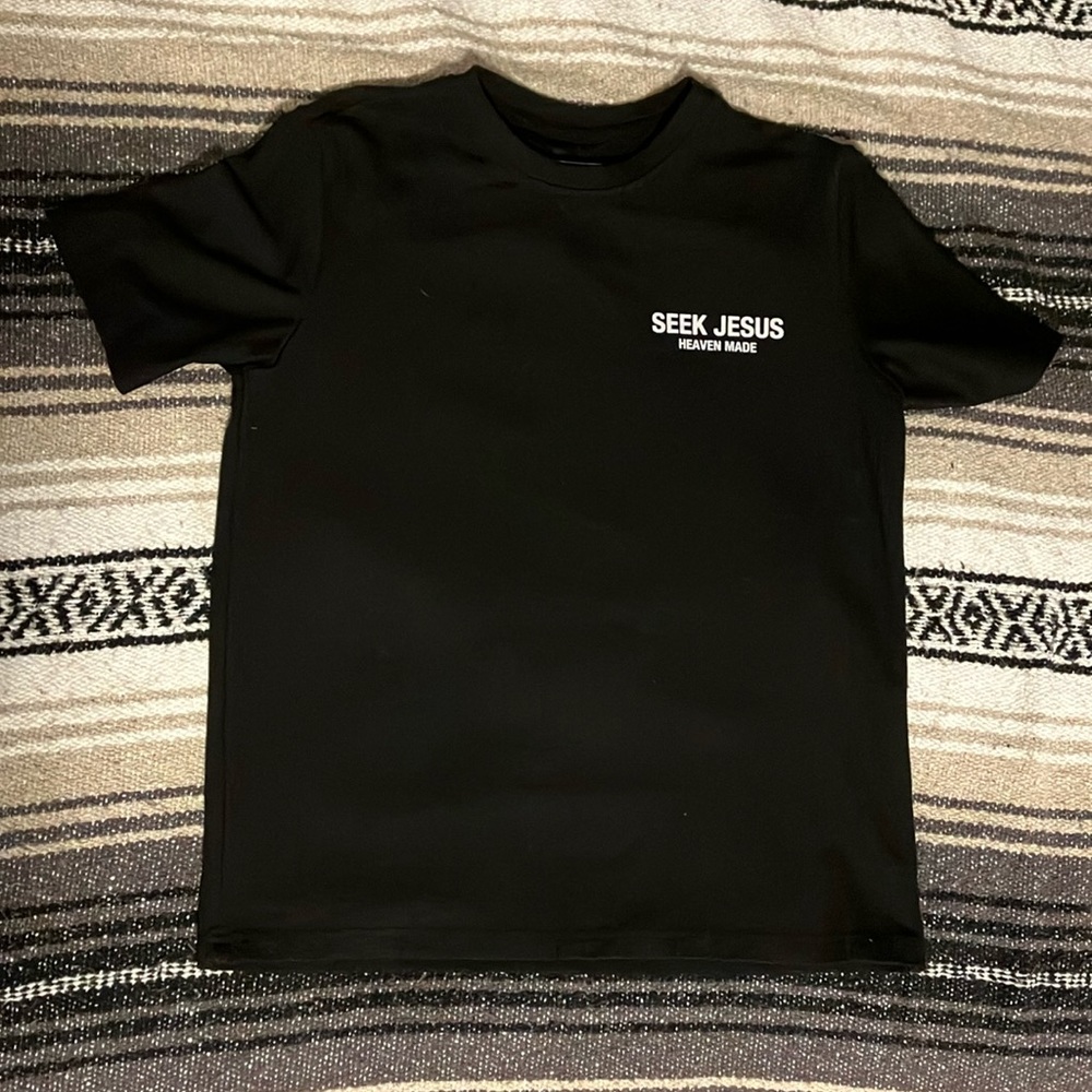 This is a SMALL mens t-shirt it is lightly worn it is also great quality